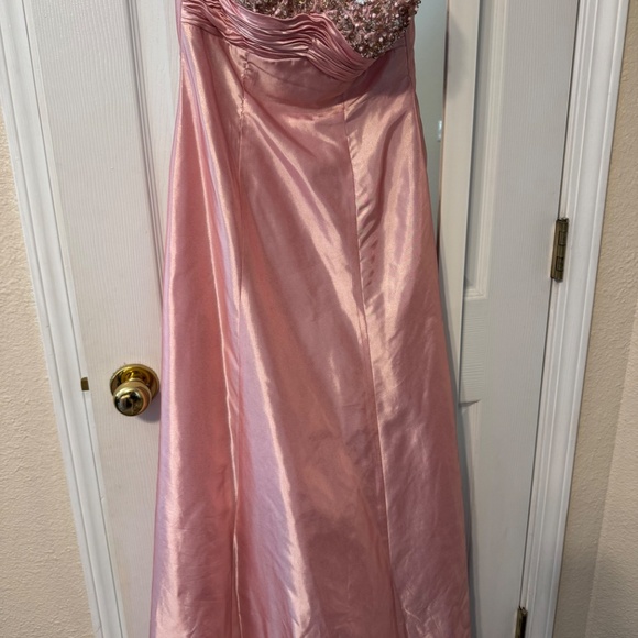 Shiny pink prom dress - Picture 3 of 4